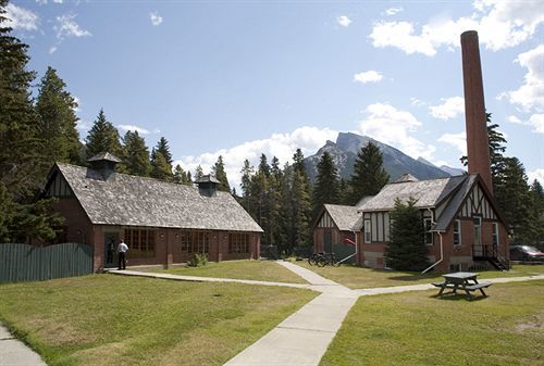 Ywca Banff Hotel Exterior foto